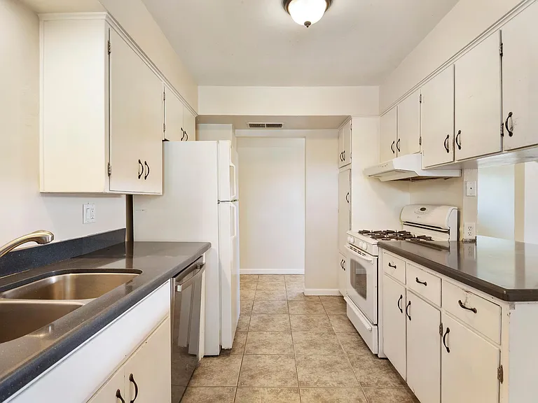 2045 E Don Carlos Ave — Photo 14