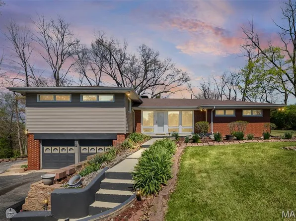 300 Carson Dr, Belleville, IL 62223