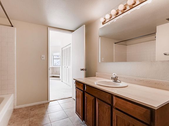 4532 W Gardenia Avenue-large-009-9-Jack