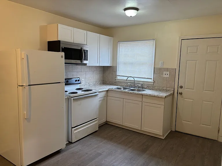 2920 & B Archdale Rd #A — Photo 7