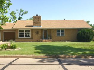 523 W 15th St, Russell, KS 67665