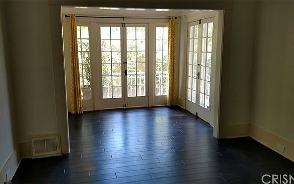 5th image of 326 E Randolph St