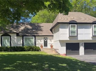 2102 W 120th St, Leawood, KS 66209