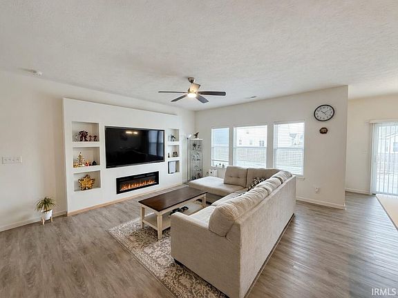 3rd image of 1146 Thorny Ln