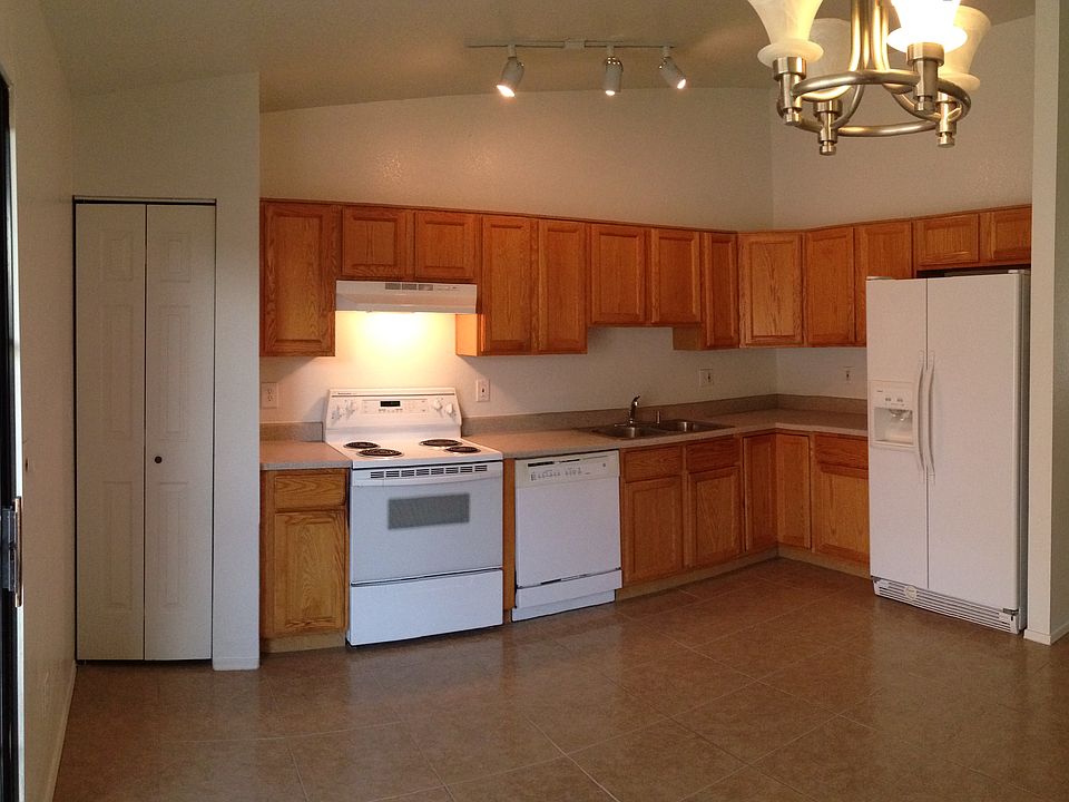 Large eat-in kitchen