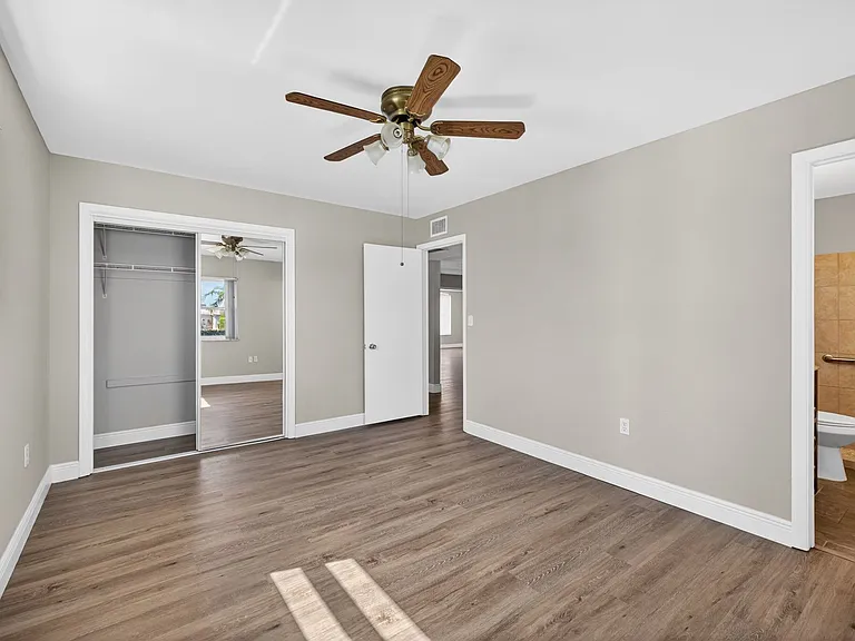 1528 Chevy Chase Dr — Photo 12