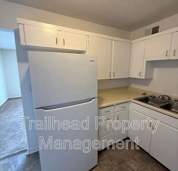 5811 Maple St #11 — Photo 9