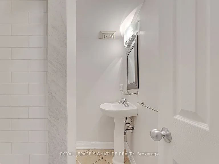 1019A College St — Photo 24