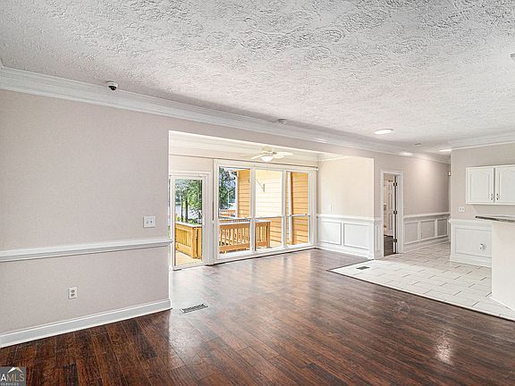 5th image of 96 Pointe View Ct