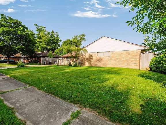 3rd image of 1582 Stouder Dr