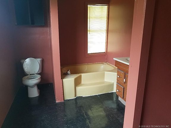 4th image of 2756 N B St