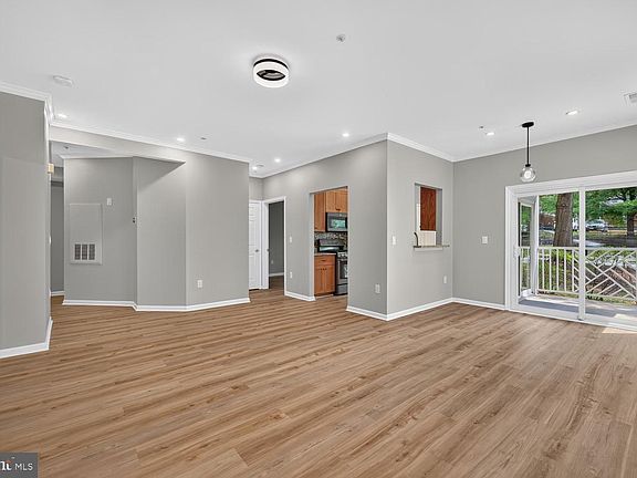 5th image of 5921 Founders Crossing Ct Unit 102