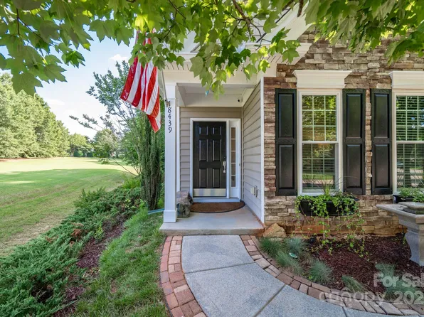 18439 Victoria Bay Dr, Cornelius, NC 28031