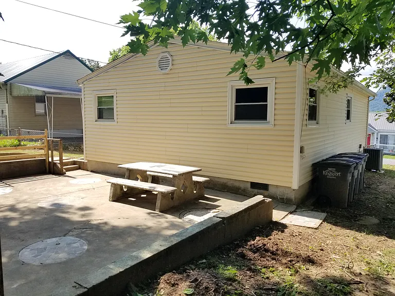 1924 Greenway St — Photo 13