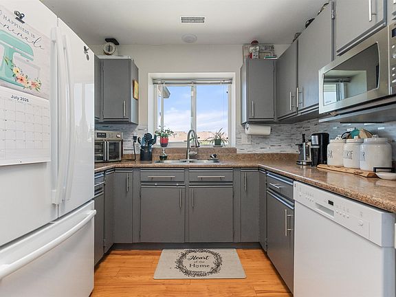 4th image of 45640 Storey Ave #36