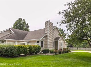 1010 Prairie View Dr, West Des Moines, IA 50266