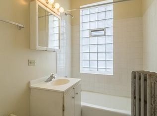1056 W George St #1050202, Chicago, IL 60657