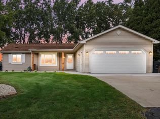 2812 Stonebridge Dr, Racine, WI 53404