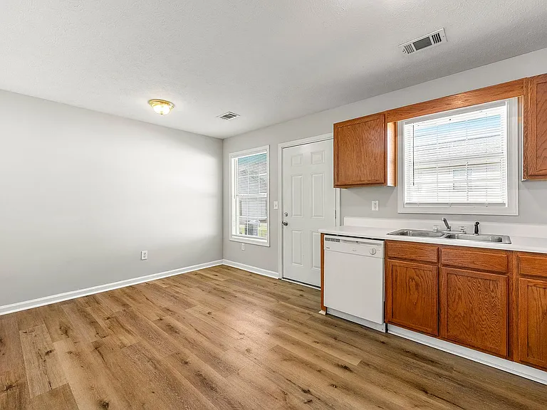 Westshire Townhomes — Photo 11