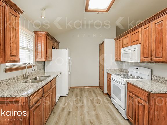 5th image of 2720 SE 94th St