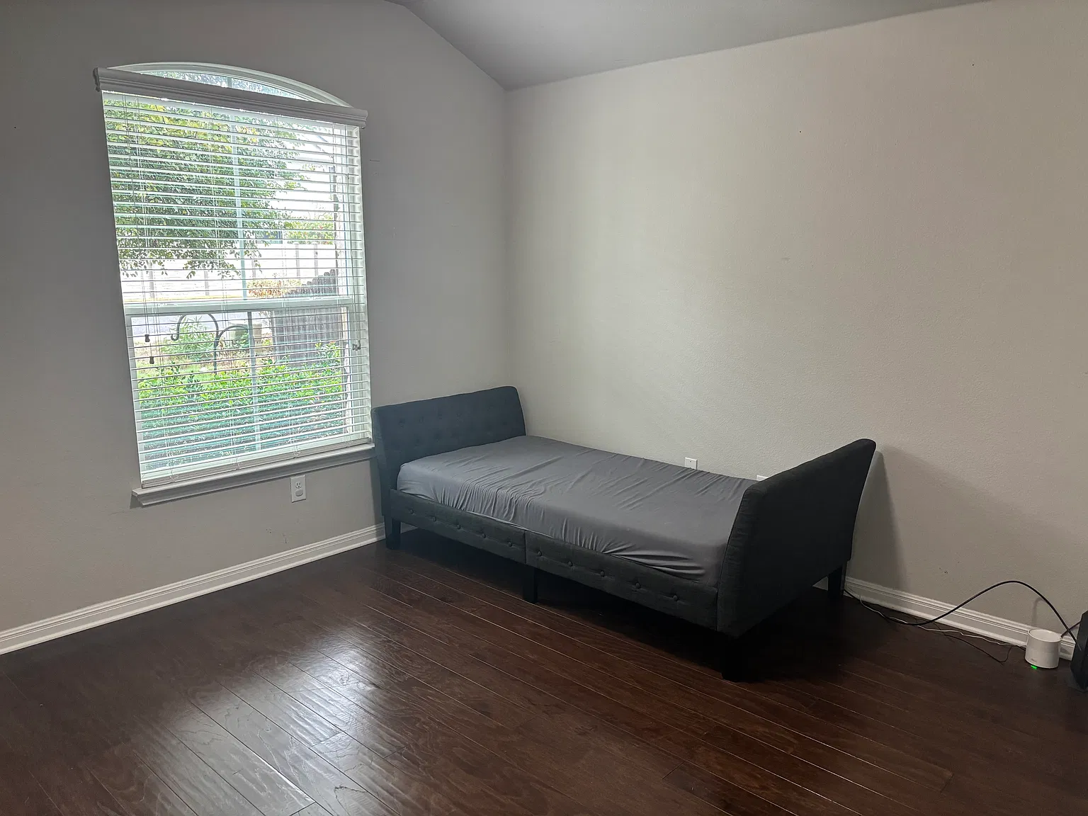 5 bed, 2322 sqft, $2,499 — Photo 4