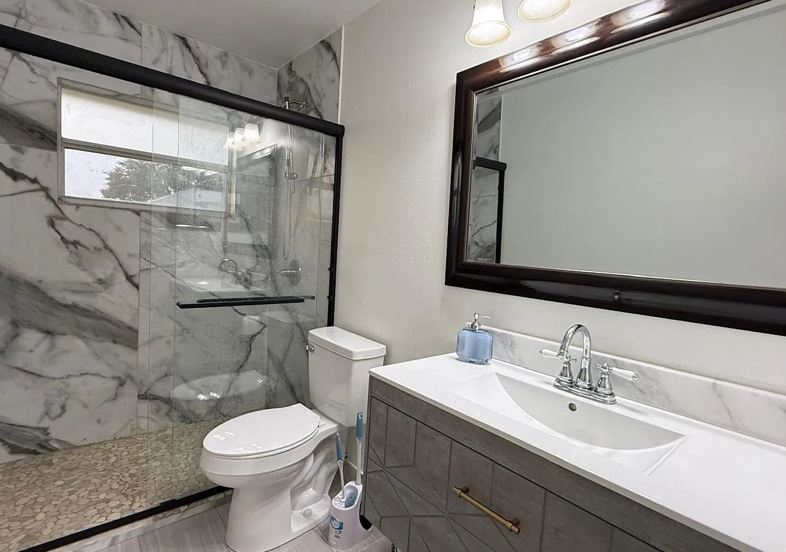 4 bed, 2.0 bath, 1800 sqft, $819 — Photo 4