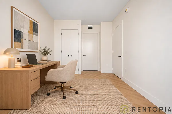 Office, photo 1
