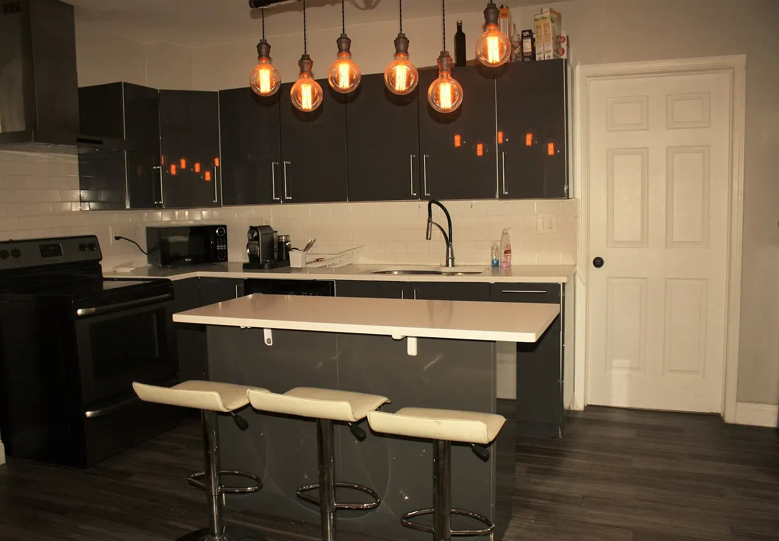 3 bed, $3,000 — Photo 4