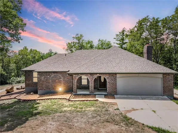 1000 Woodcliff Dr, Richmond, MO 64085