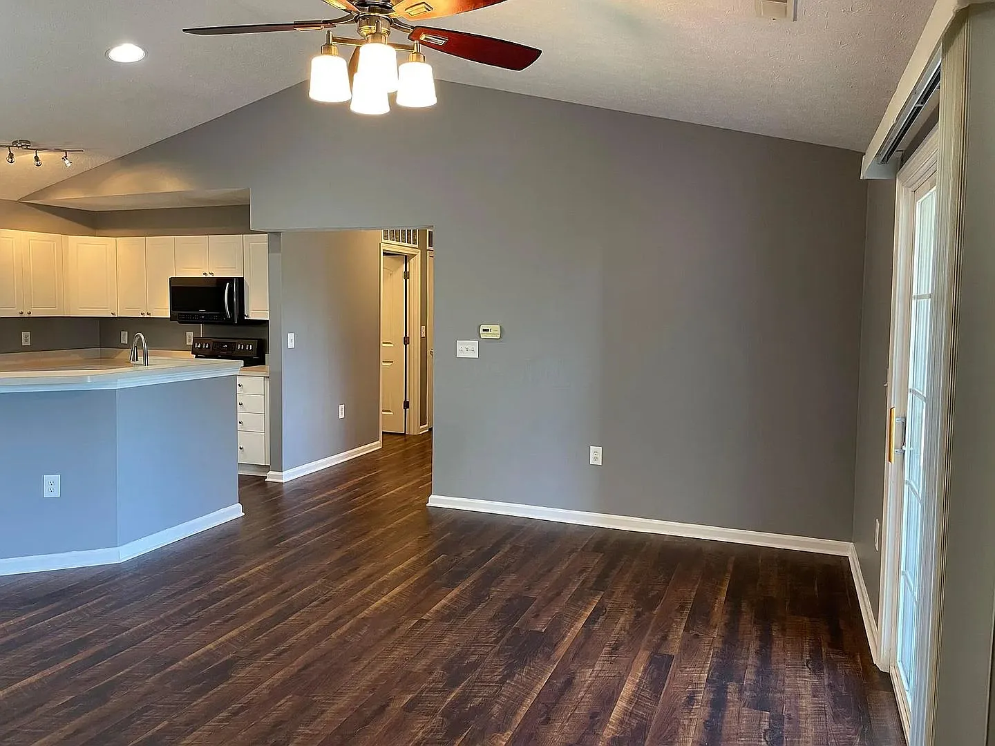 Charming 2BR Condo in Columbus — Photo 2