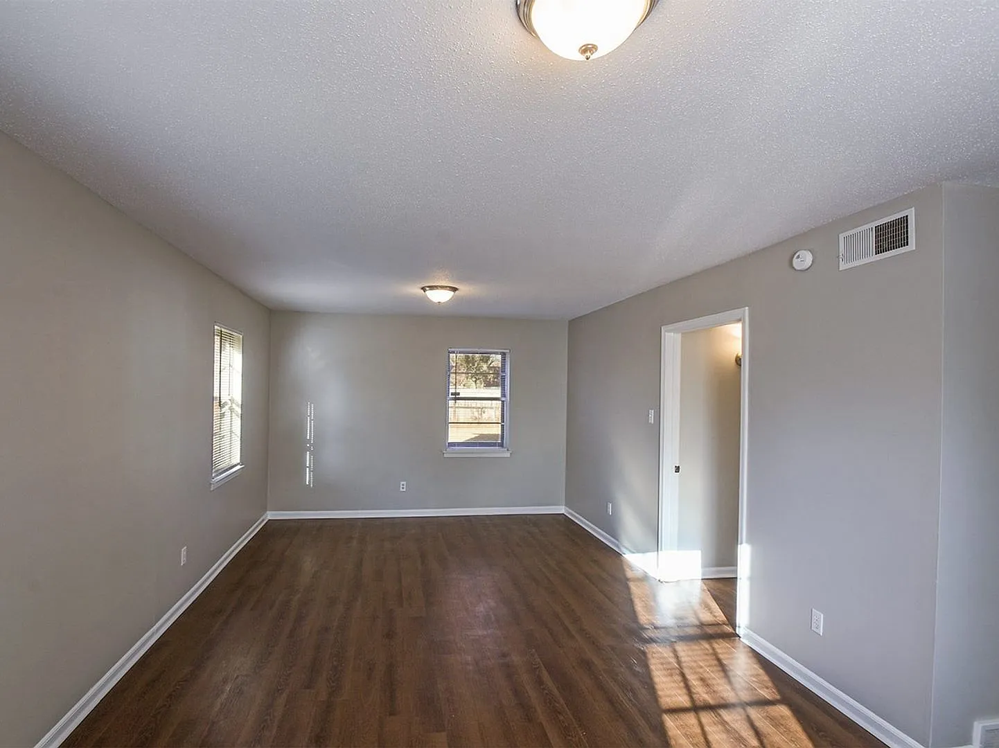 Spacious 3 bed, 2 bath near Mendenhall and Winchester — Photo 4