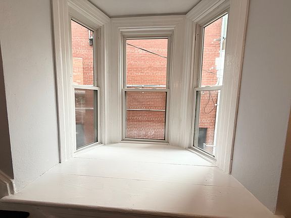 3rd image of 808 Brandon Ave #2