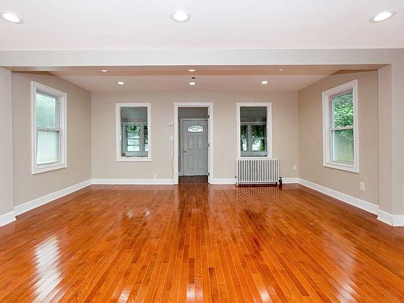 3rd image of 19 Kirby Ln