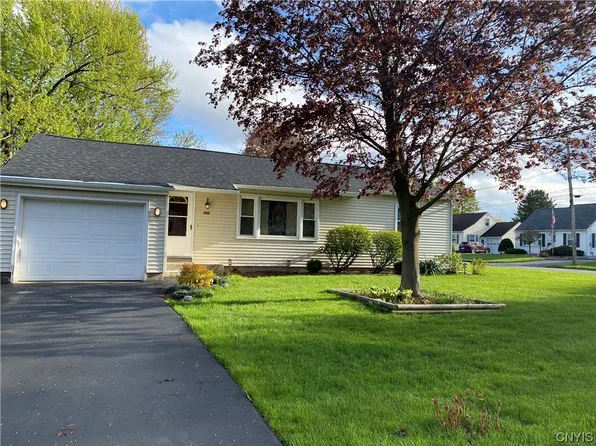 100 Hibiscus Dr, North Syracuse, NY 13212