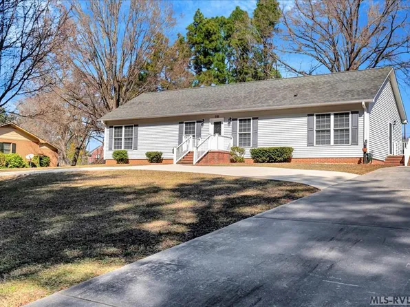 812 Watkins St, South Hill, VA 23970