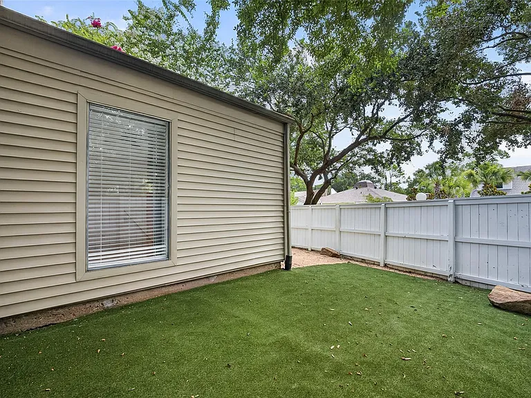 1344 Chardonnay Dr — Photo 37