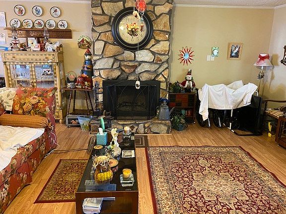 4th image of 15 Shady Brook Cir