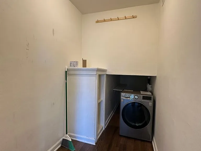 5234 University Way NE — Photo 24