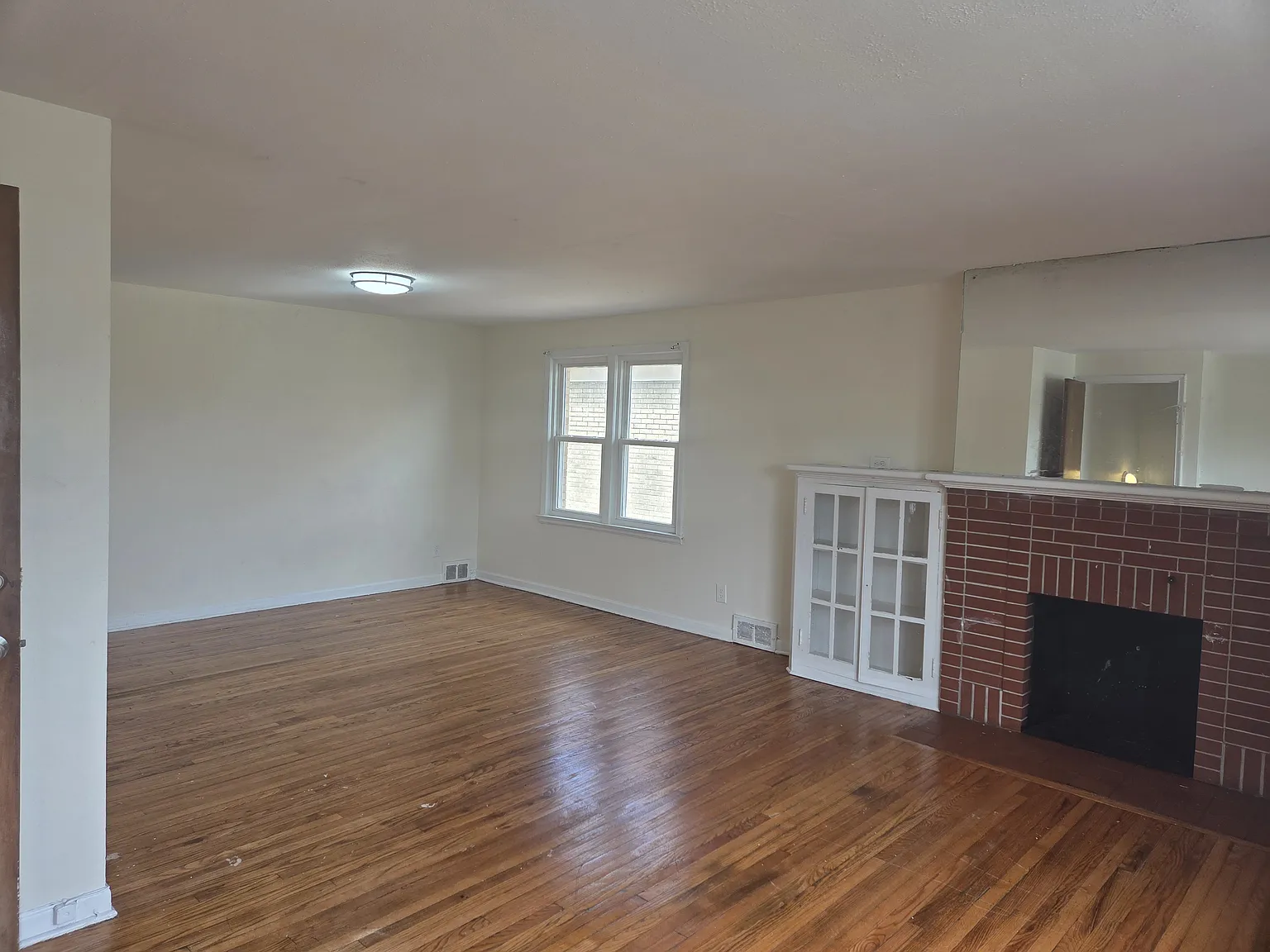 2 bed, $1,100 — Photo 4