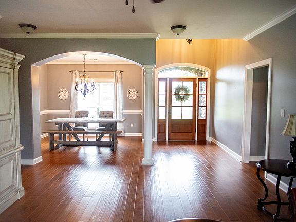 2nd image of 4039 Julia Ln