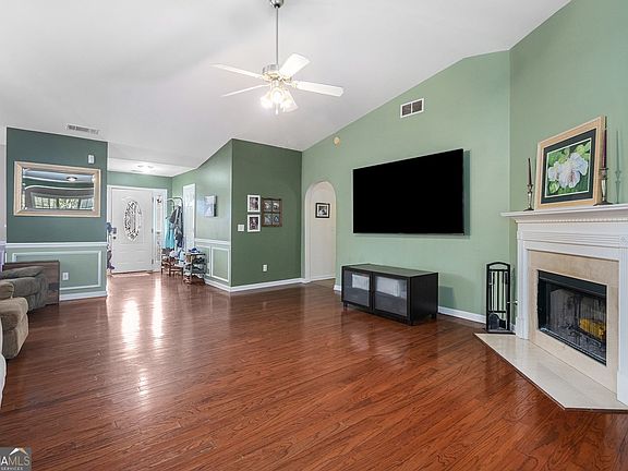 5th image of 213 Overlook Ct