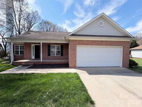 600 Emerson Dr, Mooresville, NC 28115