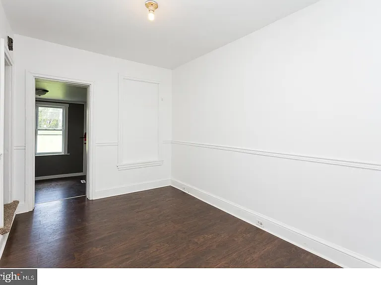 849 Queen St — Photo 4
