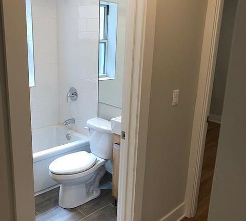5th image of 5036 N Wolcott Ave #1F