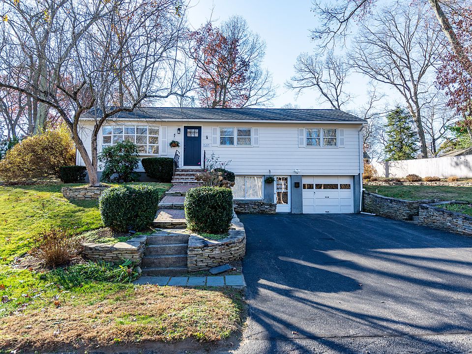 1st image of 136B Maplewood Dr