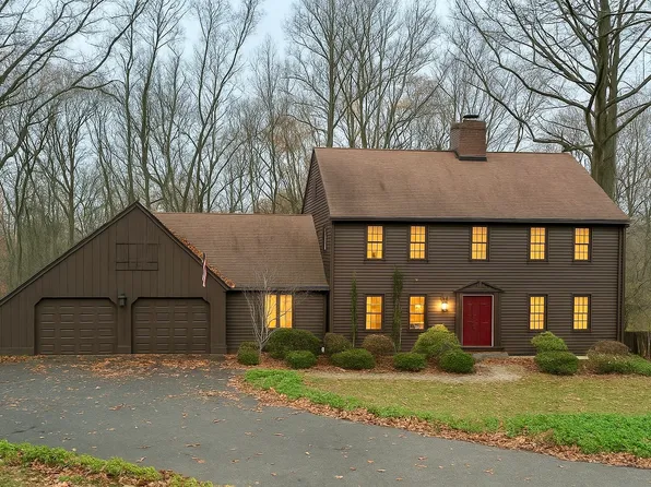 18 Carriage Drive, Oxford, CT 06478