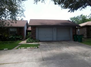 2705B Sunny Ln, Taylor, TX 76574