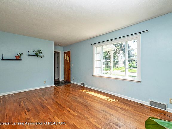 5th image of 537 Gunson St