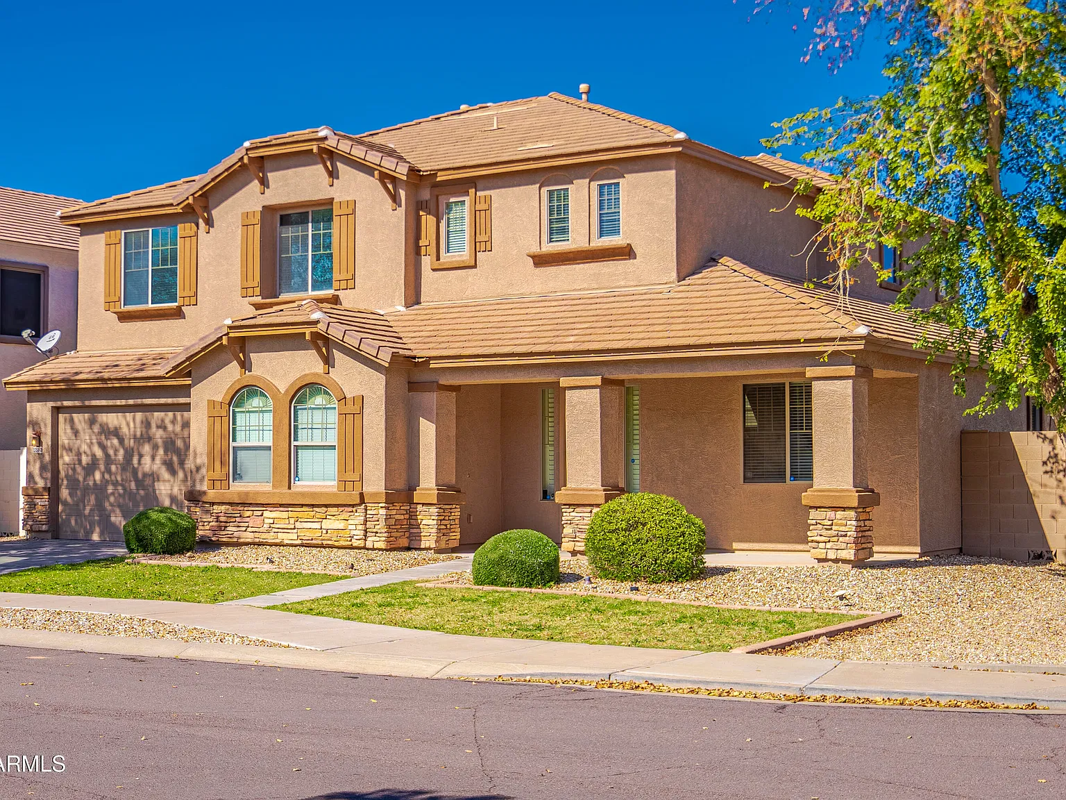 5 bed, 3.0 bath, 3201 sqft, $2,950 — Photo 3