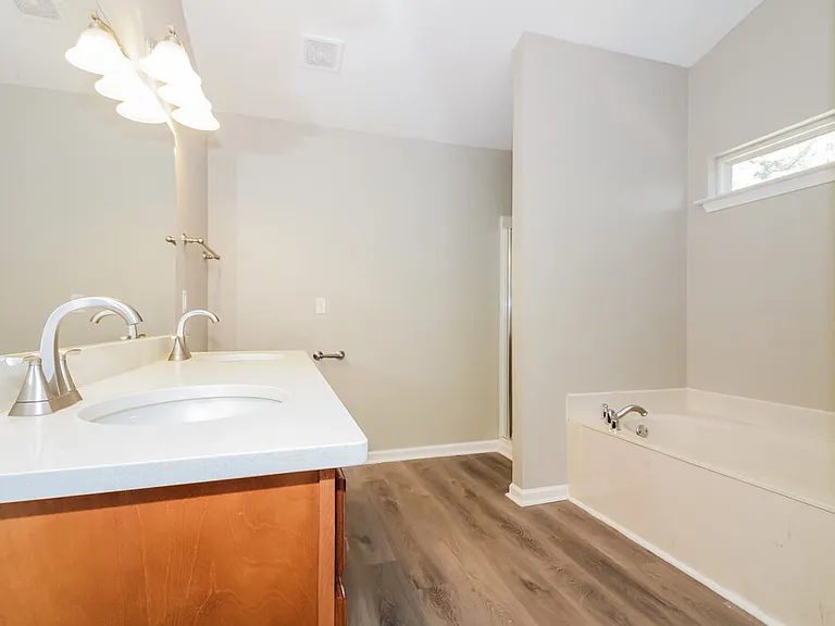 8153 Green Valley Cv — Photo 11